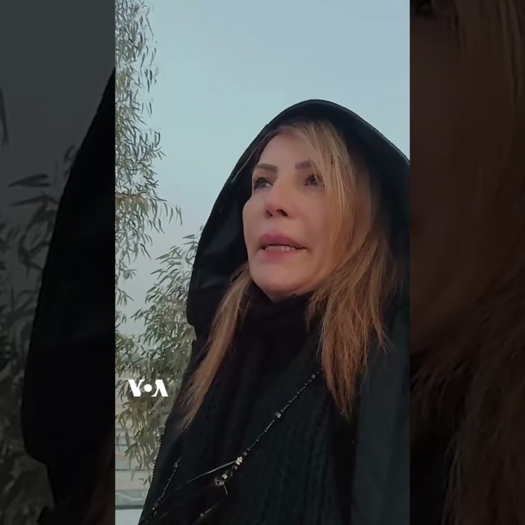 مادر سیاوش محمودی با دست زخمی: «باز هم روبان میزنم» مادر سیاوش محمودی با دست زخمی: «باز هم روبان میزنم»