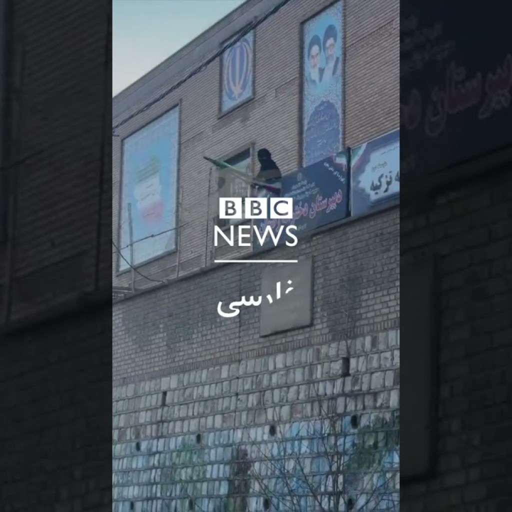 پایین کشیدن پرچم جمهوری اسلامی در یک دبیرستان دخترانه در جوانرود کرمانشاه پایین کشیدن پرچم جمهوری اسلامی در یک دبیرستان دخترانه در جوانرود کرمانشاه