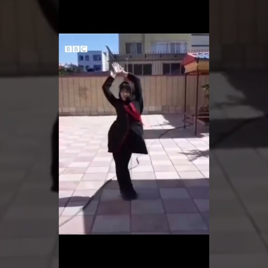 رقص نیکا شاکرمی در حیاط مدرسه رقص نیکا شاکرمی در حیاط مدرسه