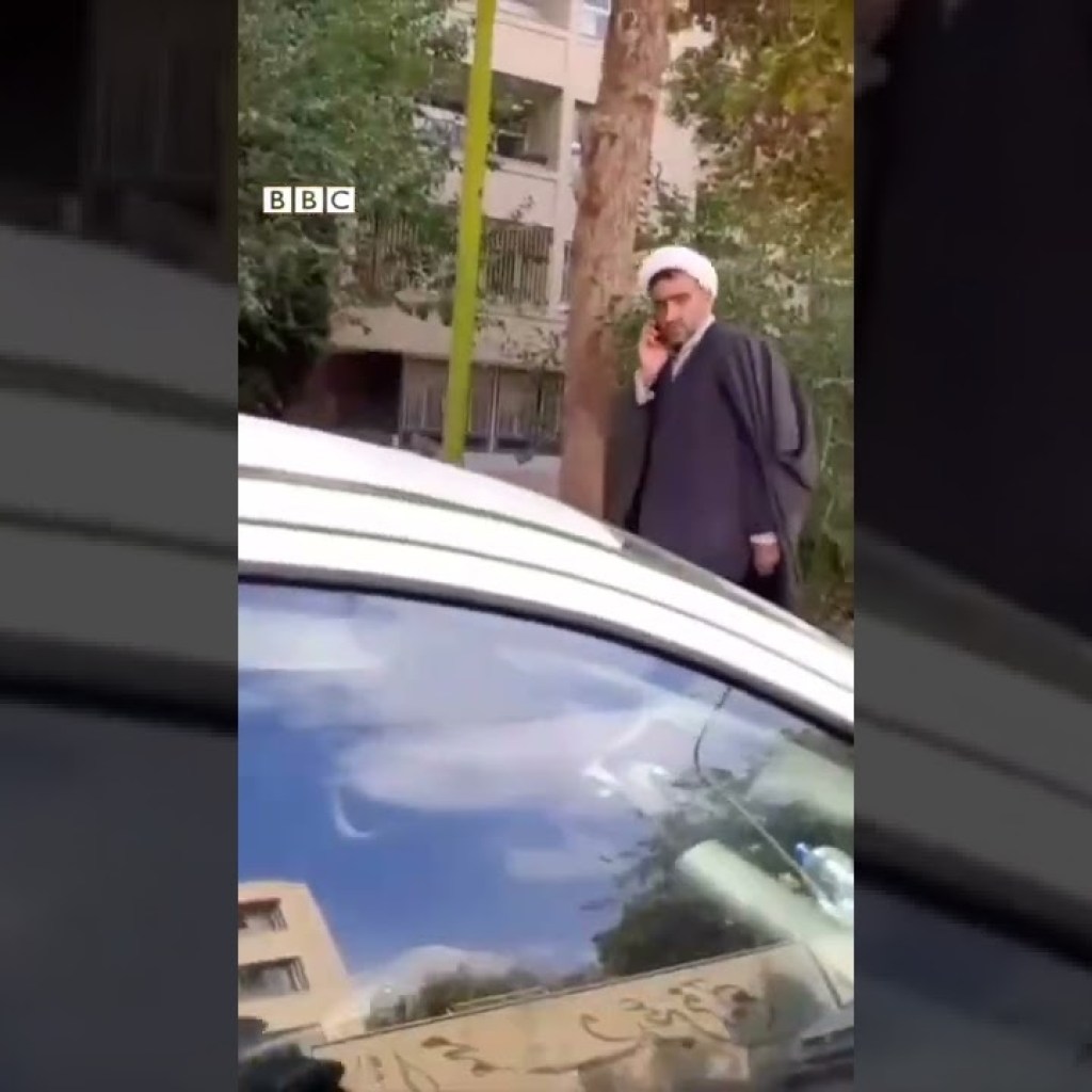 دانشآموزان دختر خطاب به آخوند مدرسه: هیز تویی، هرزه تویی، زن آزاده منم دانشآموزان دختر خطاب به آخوند مدرسه: هیز تویی، هرزه تویی، زن آزاده منم