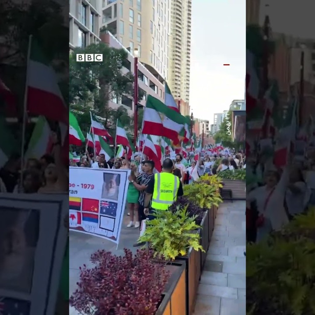 شهر سیدنی در استرالیا روز ۲۲ بهمن در حمایت از معترضان ایران شهر سیدنی در استرالیا روز ۲۲ بهمن در حمایت از معترضان ایران