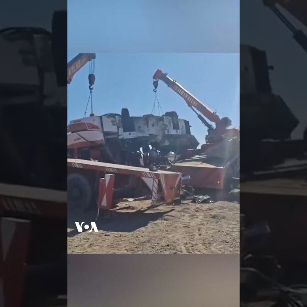 برخورد تانکر حمل سوخت با اتوبوس در محور سفیدآبه به زاهدان؛ ۹ کشته و چندین مصدوم برخورد تانکر حمل سوخت با اتوبوس در محور سفیدآبه به زاهدان؛ ۹ کشته و چندین مصدوم