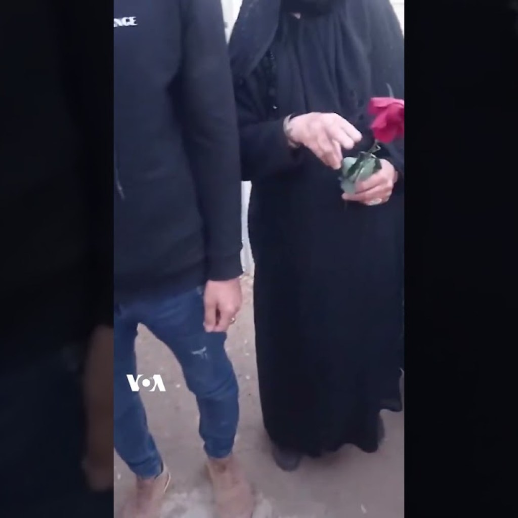 بر مزار حامد سلحشور در دومین سالگرد قتل حکومتی او بر مزار حامد سلحشور در دومین سالگرد قتل حکومتی او