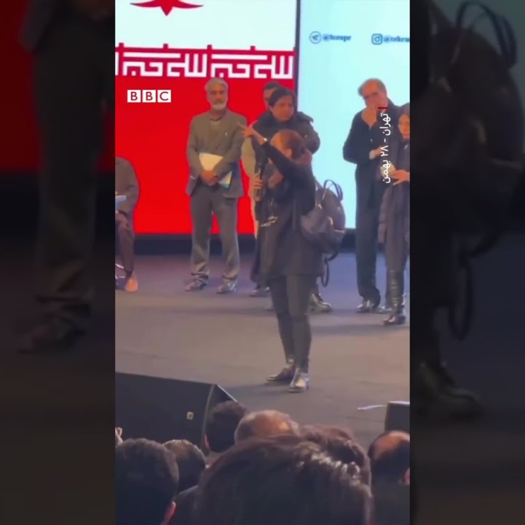 پرت کردن روسری در کنفرانس سازمان نظام مهندسي ساختمان پرت کردن روسری در کنفرانس سازمان نظام مهندسي ساختمان