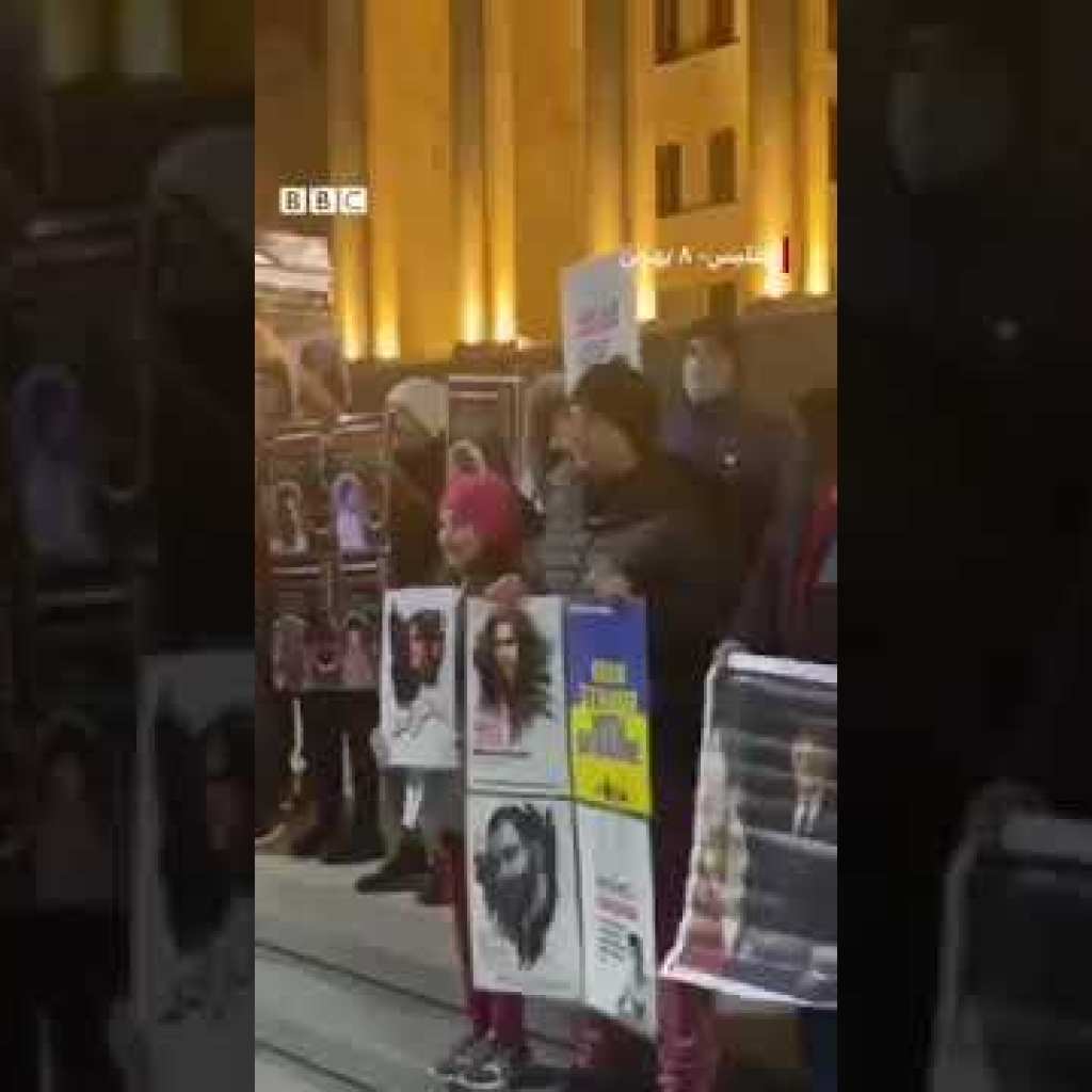 این ویدیو از شهر تفلیس گرجستان به بیبیسی فارسی فرستاده شده است. این ویدیو از شهر تفلیس گرجستان به بیبیسی فارسی فرستاده شده است.