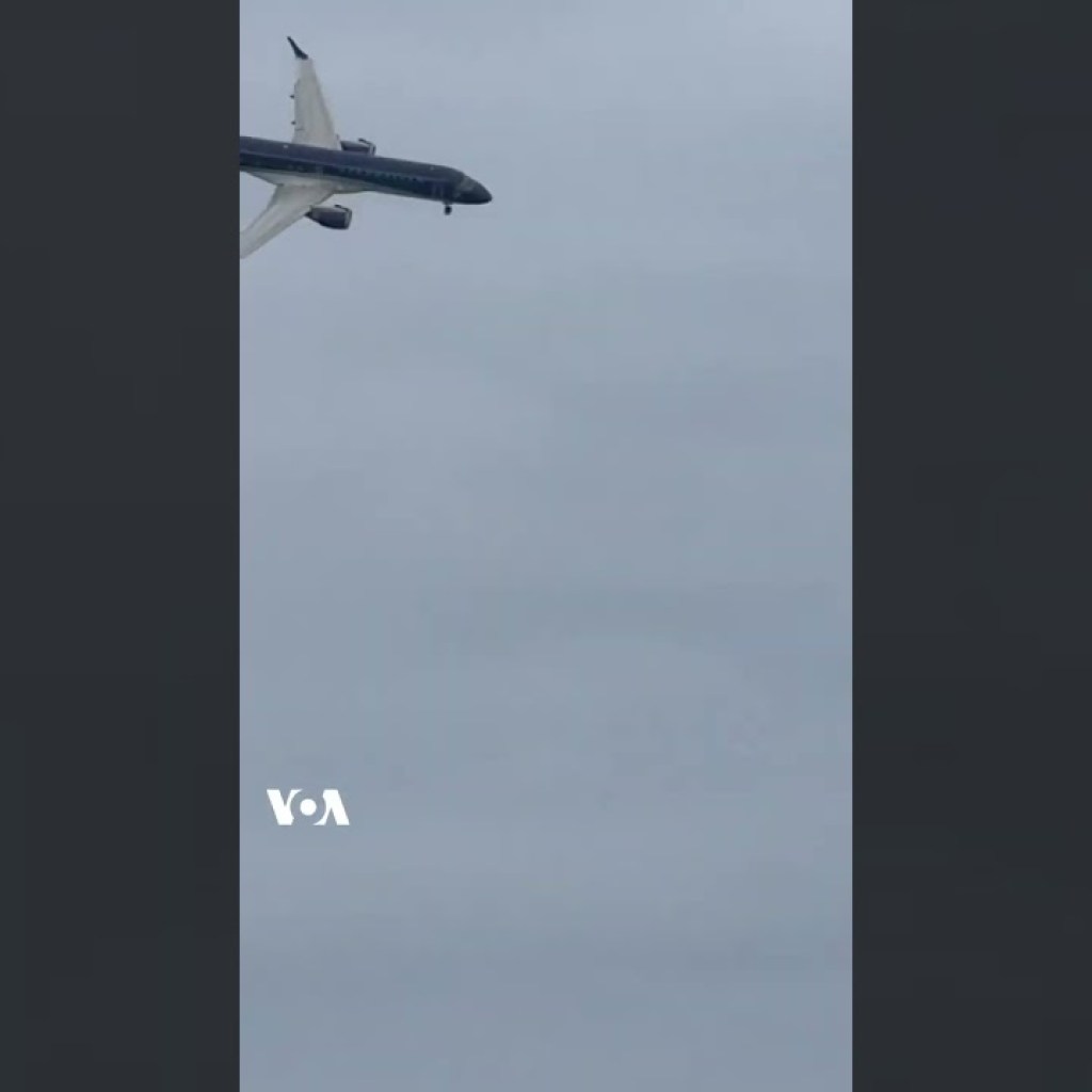 تصاویری دیگر از لحظه سقوط هواپیمای مسافربریِ جمهوری آذربایجان در قزاقستان تصاویری دیگر از لحظه سقوط هواپیمای مسافربریِ جمهوری آذربایجان در قزاقستان