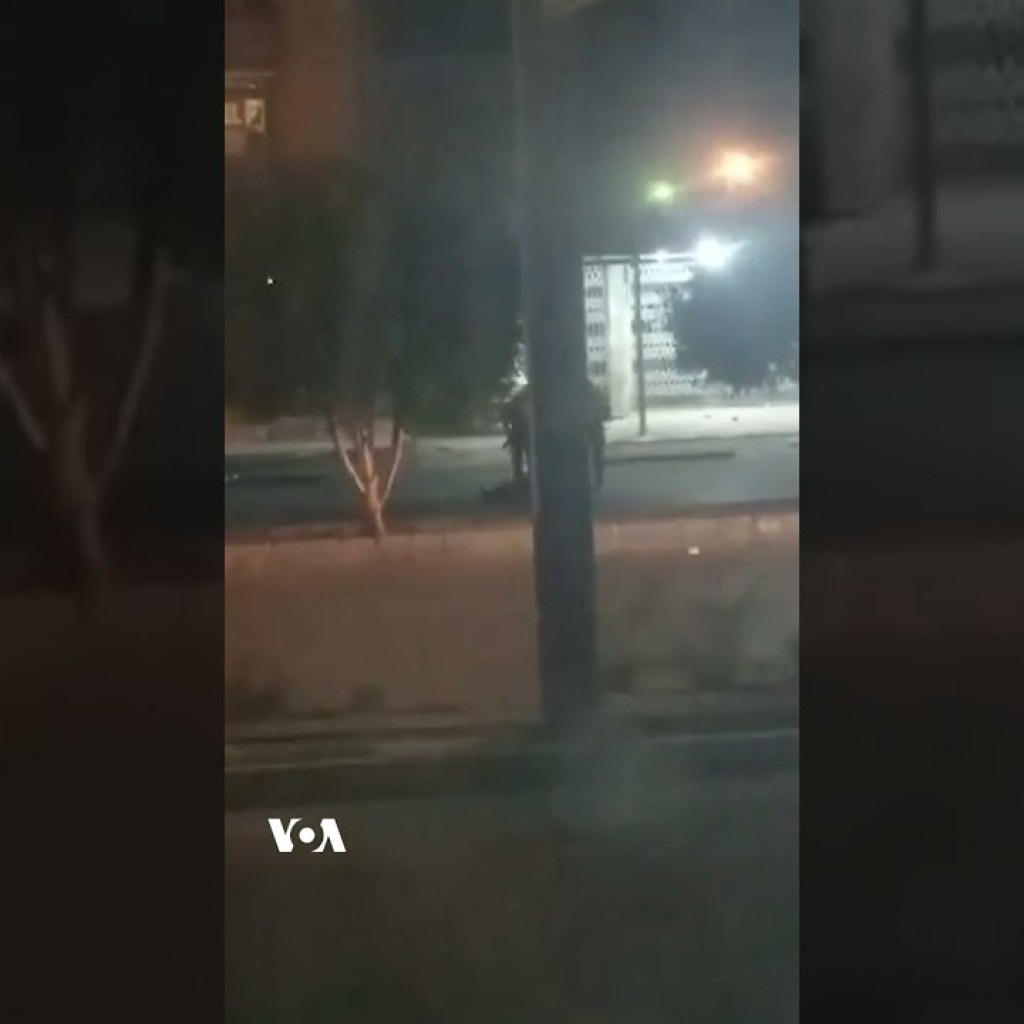 لحظه کشته شدن یک شهروند بر اثر «شلیک بیضابطه» ماموران در شهرستان دلگان لحظه کشته شدن یک شهروند بر اثر «شلیک بیضابطه» ماموران در شهرستان دلگان
