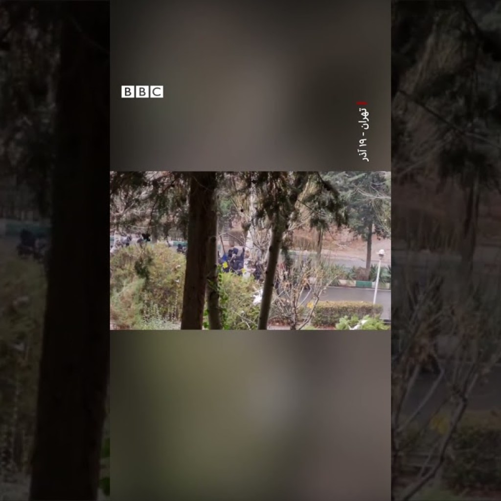 دانشجویان دانشگاه بهشتی امروز ۱۹ آذر راهپیمایی سکوت برپا کردند. دانشجویان دانشگاه بهشتی امروز ۱۹ آذر راهپیمایی سکوت برپا کردند.