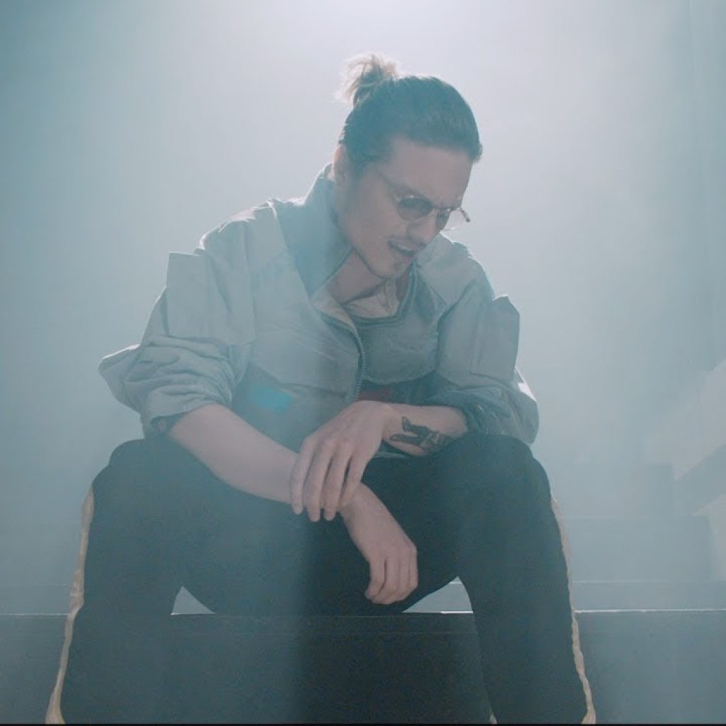 Poobon – “Ghalbe Shishei” OFFICIAL VIDEO | پوبون – قلب شیشه ای Poobon – “Ghalbe Shishei” OFFICIAL VIDEO | پوبون – قلب شیشه ای