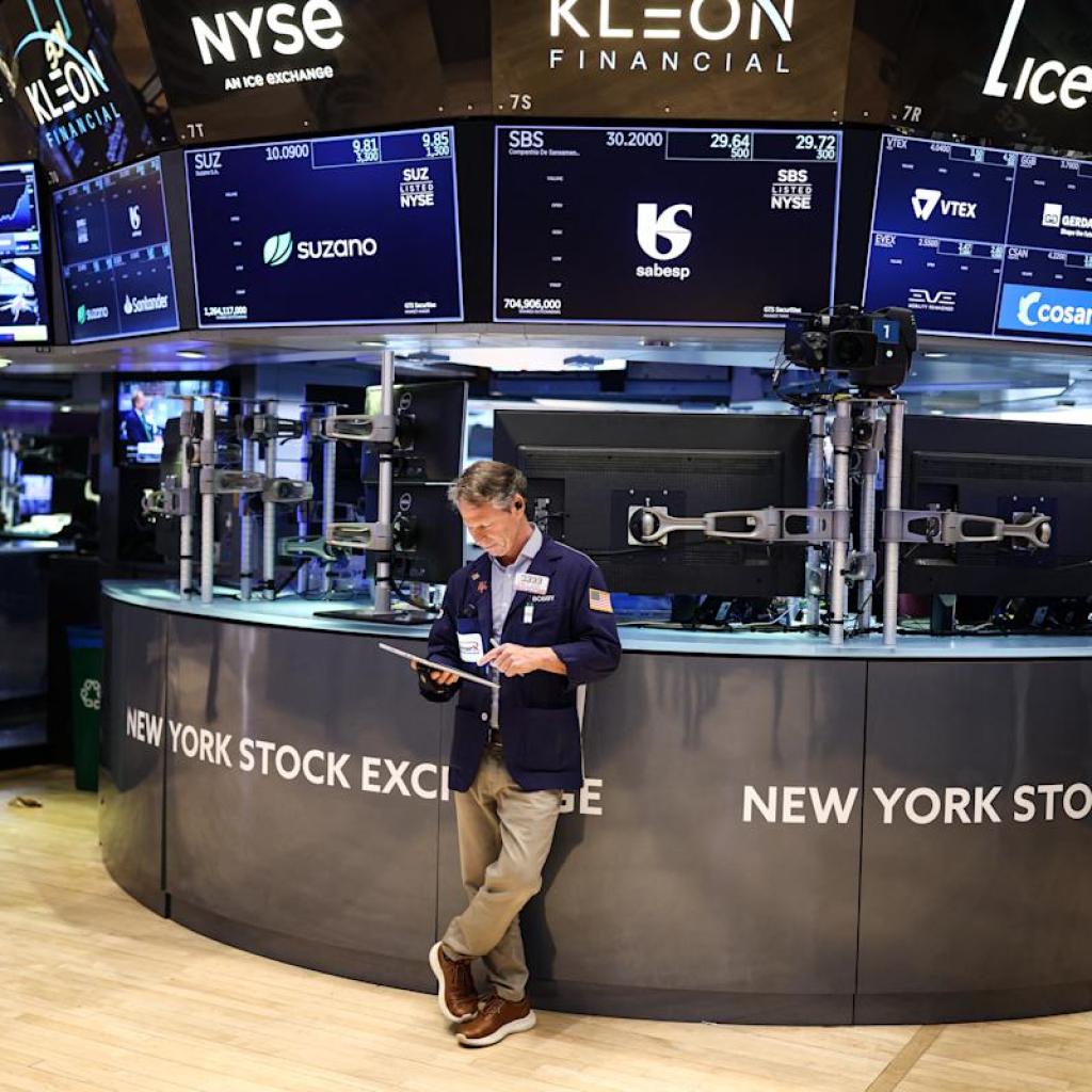 استراتژیست های وال استریت می گویند که در بحبوحه آتش بس در ایران، زمان آن فرا رسیده است که با سهام فناوری «جهش» داشته باشیم. استراتژیست های وال استریت می گویند که در بحبوحه آتش بس در ایران، زمان آن فرا رسیده است که با سهام فناوری «جهش» داشته باشیم.