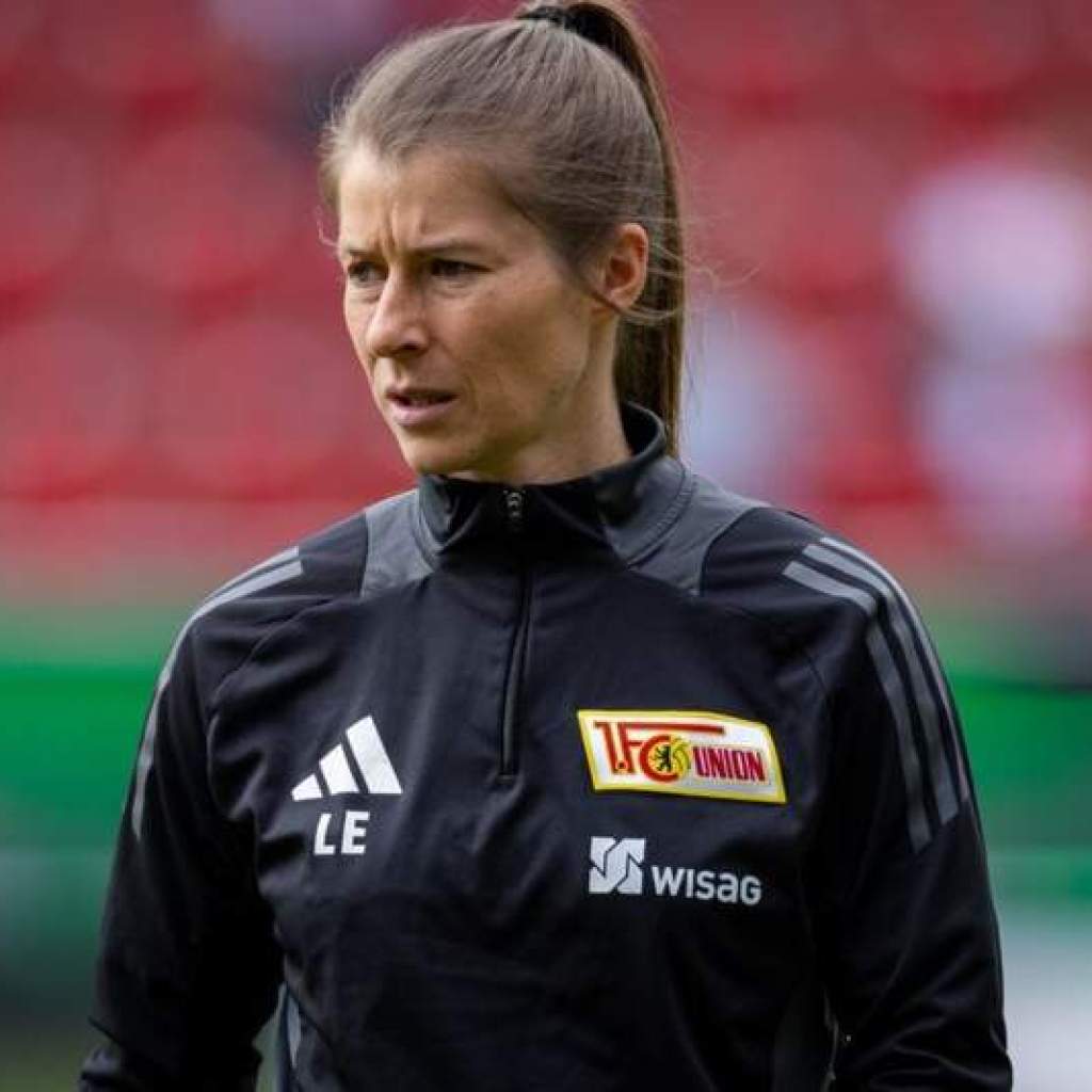 مربی زن برای اولین بار در پنج لیگ برتر اروپا، تیم مردان را در بوندسلیگا هدایت خواهد کرد. مربی زن برای اولین بار در پنج لیگ برتر اروپا، تیم مردان را در بوندسلیگا هدایت خواهد کرد.