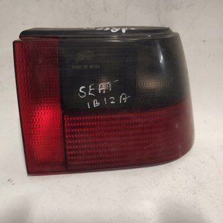 LAMPA TYLNA TYL PRAWA HELLA SEAT IBIZA II 962 230 LAMPA TYLNA TYL PRAWA HELLA SEAT IBIZA II 962 230