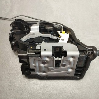 BMW X1 F48 ZAMEK PRAWY TYŁ 7281940 BMW X1 F48 ZAMEK PRAWY TYŁ 7281940