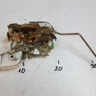 MITSUBISHI PAJERO III 99-06r ZAMEK DRZWI PRAWY 2 PINY 3D EUROPA MITSUBISHI PAJERO III 99-06r ZAMEK DRZWI PRAWY 2 PINY 3D EUROPA