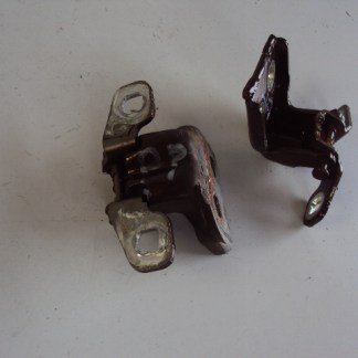 ZAWIASY DRZWI PRAWY PRZÓD DACIA DUSTER I 1.6 B 4X4 ZAWIASY DRZWI PRAWY PRZÓD DACIA DUSTER I 1.6 B 4X4