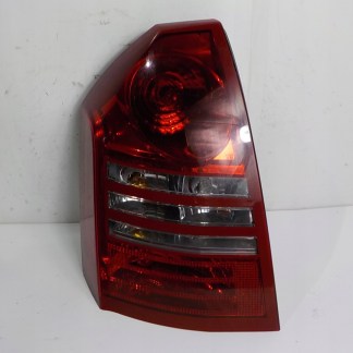 CHRYSLER 300 C LX LAMPA LEWA TYLNA LEWY TYŁ CHRYSLER 300 C LX LAMPA LEWA TYLNA LEWY TYŁ