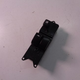 PANEL SZYB LEWY PRZÓD MITSUBISHI COLT 2004- MR587959 PANEL SZYB LEWY PRZÓD MITSUBISHI COLT 2004- MR587959