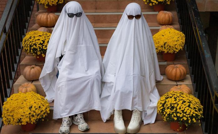 Elevate Your Halloween with These Unique Couples Costumes Elevate Your Halloween with These Unique Couples Costumes
