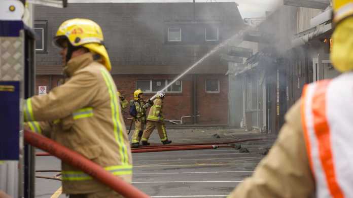 Firefighters’ Strike Exposes Tensions Amid Pakūranga Blaze Firefighters’ Strike Exposes Tensions Amid Pakūranga Blaze