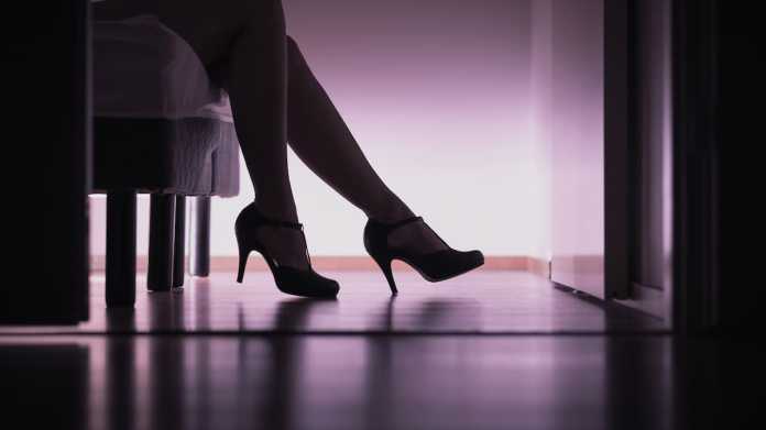 Man Sentenced to Home Detention for Scamming Sex Workers with Fake Payments Man Sentenced to Home Detention for Scamming Sex Workers with Fake Payments