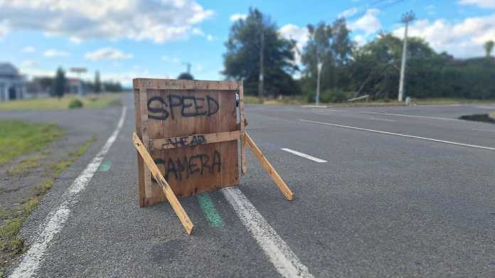 Vigilante Speed Watch: Homemade Warning Signs Pop Up in Hastings Vigilante Speed Watch: Homemade Warning Signs Pop Up in Hastings