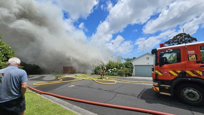 House Fire Engulfs Welcome Bay Residence in Tauranga House Fire Engulfs Welcome Bay Residence in Tauranga