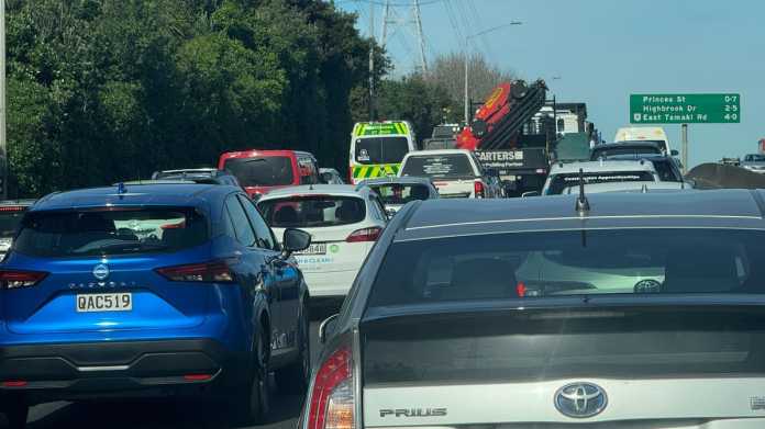 Holiday Traffic Chaos Hits Auckland Motorways Holiday Traffic Chaos Hits Auckland Motorways