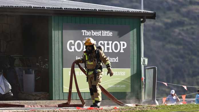 Queenstown Golf Clubhouse Engulfed in Major Blaze Queenstown Golf Clubhouse Engulfed in Major Blaze