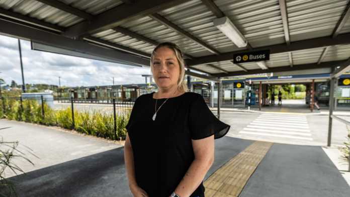 Teenager Attacked on North Shore Bus in Unprovoked Incident Teenager Attacked on North Shore Bus in Unprovoked Incident
