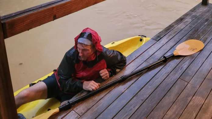 Dad’s Daring Kayak Rescue Saves Family from Flooded Home Dad’s Daring Kayak Rescue Saves Family from Flooded Home