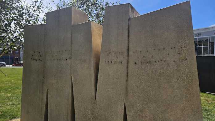 Thieves Target National War Memorial, Steal Letters from Metal Sign Thieves Target National War Memorial, Steal Letters from Metal Sign