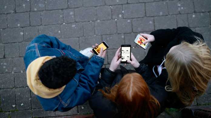 Coroner Calls for Internet Regulation After Teen’s Death from Online Challenge Coroner Calls for Internet Regulation After Teen’s Death from Online Challenge