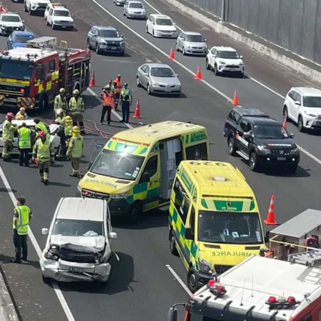 Crash Near Waterview Tunnel Leaves Four Injured, Child Hospitalized Crash Near Waterview Tunnel Leaves Four Injured, Child Hospitalized