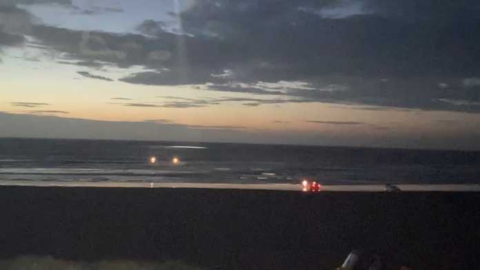 Miracle at Piha Beach: Mum Thanks Rescuers After Son’s Daring Late-Night Water Rescue Miracle at Piha Beach: Mum Thanks Rescuers After Son’s Daring Late-Night Water Rescue