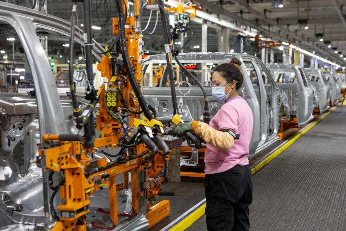 Canada’s Manufacturing Sales Dip 1.2% in November Canada’s Manufacturing Sales Dip 1.2% in November