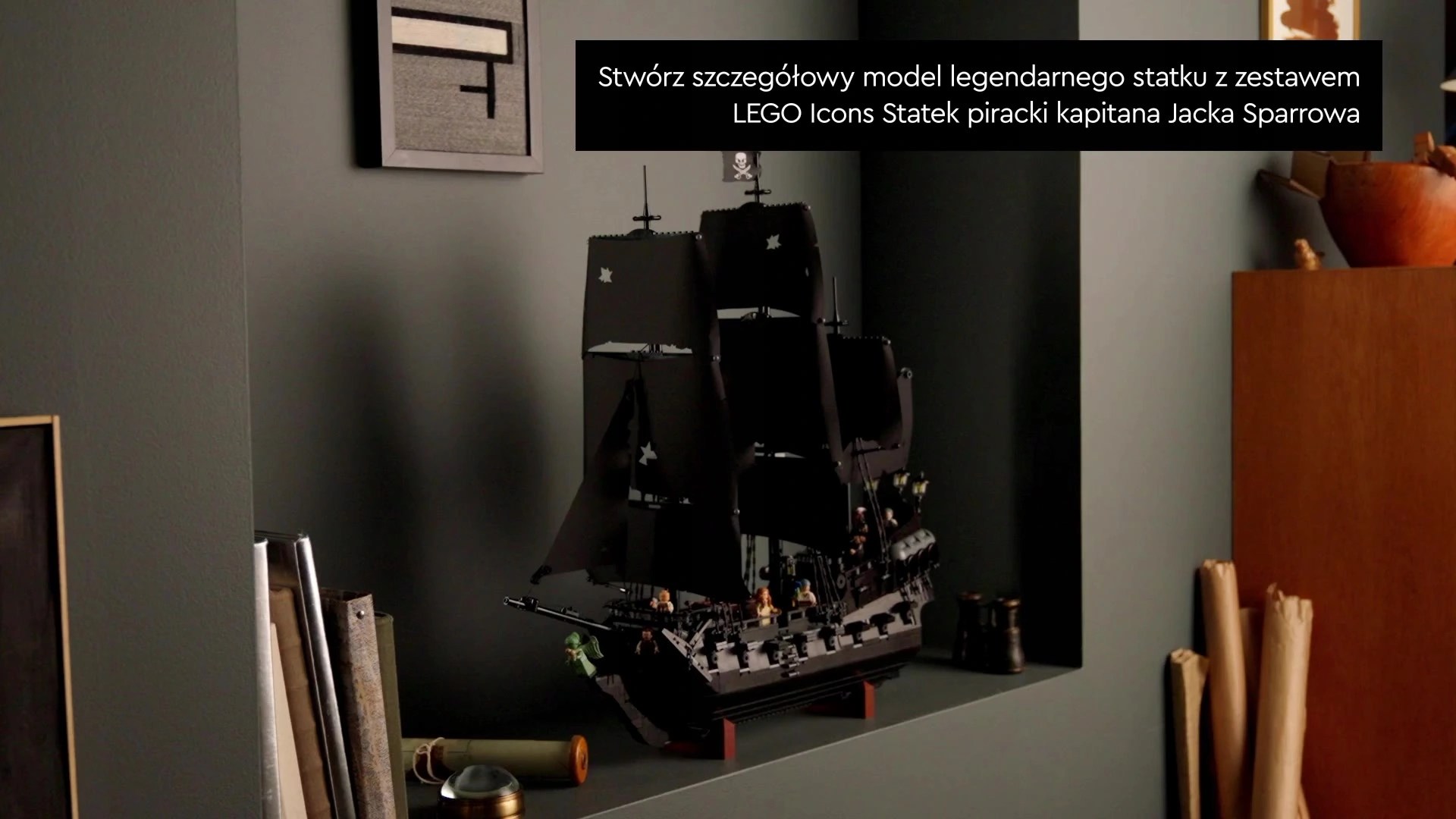 LEGO 10365 ICONS – kapitono Džeko Žvirblio piratų laivo modelis