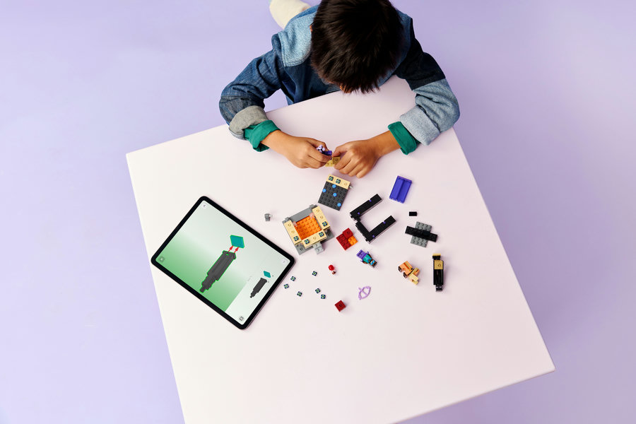 LEGO Minecraft kelionė per portalą į Netheringą