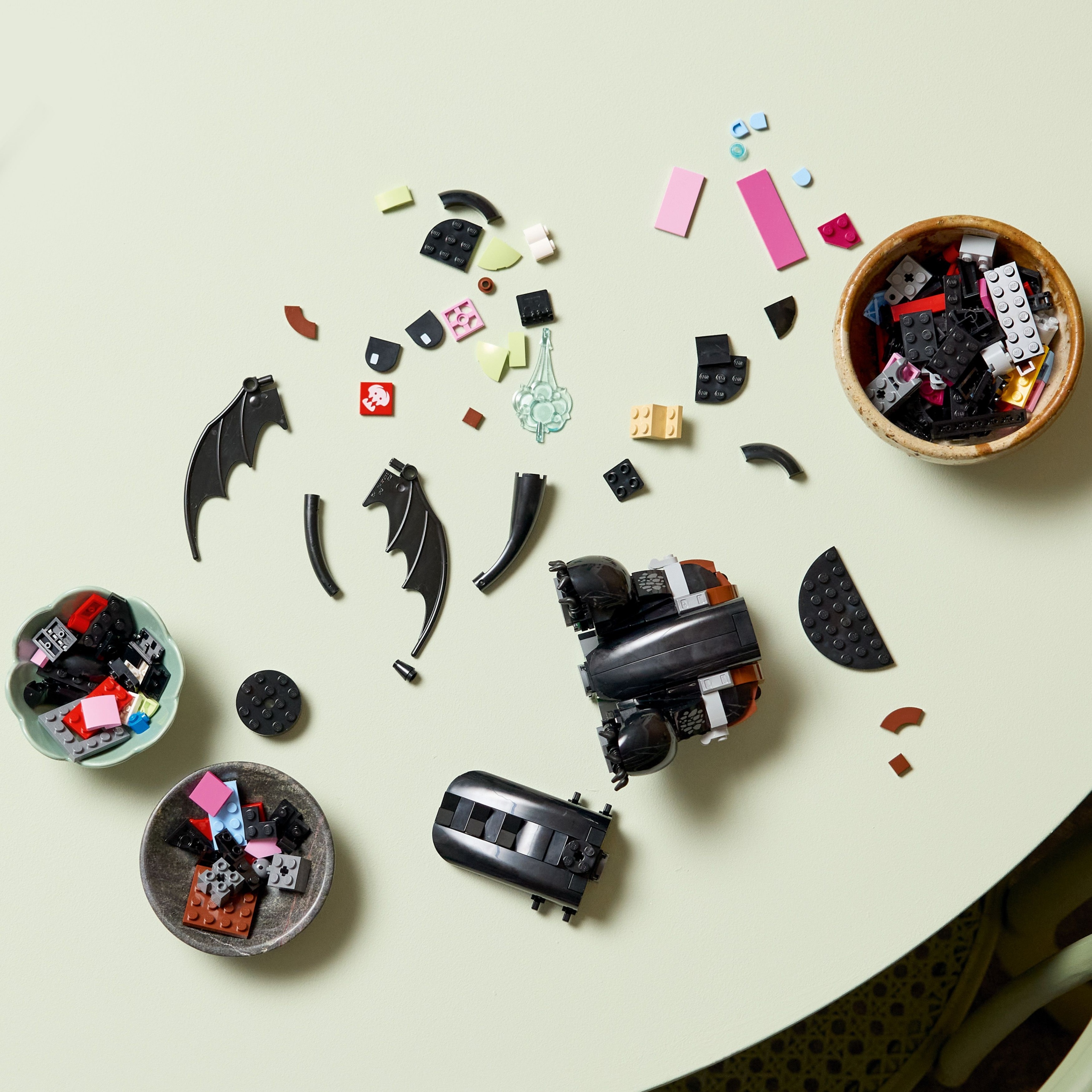LEGO Icons 10375 besmegenį drakoniuką