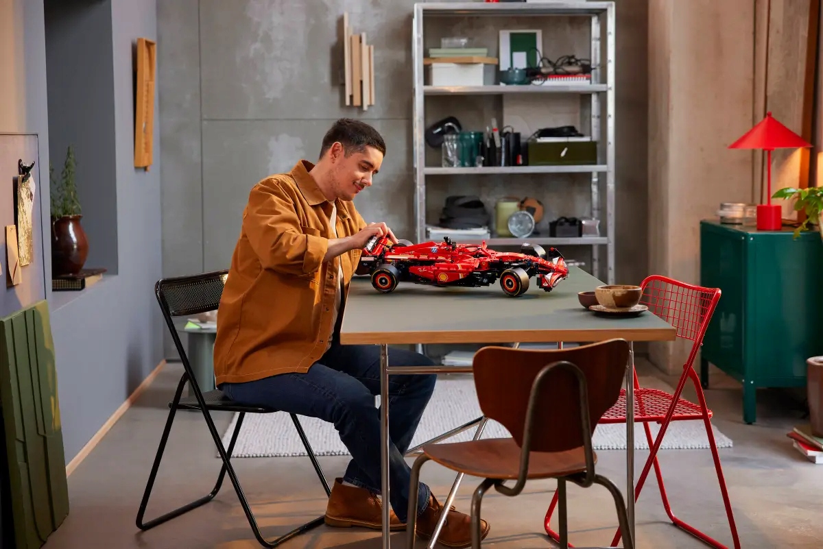 LEGO 42207 Ferrari SF-24 F1 lenktyninis automobilis