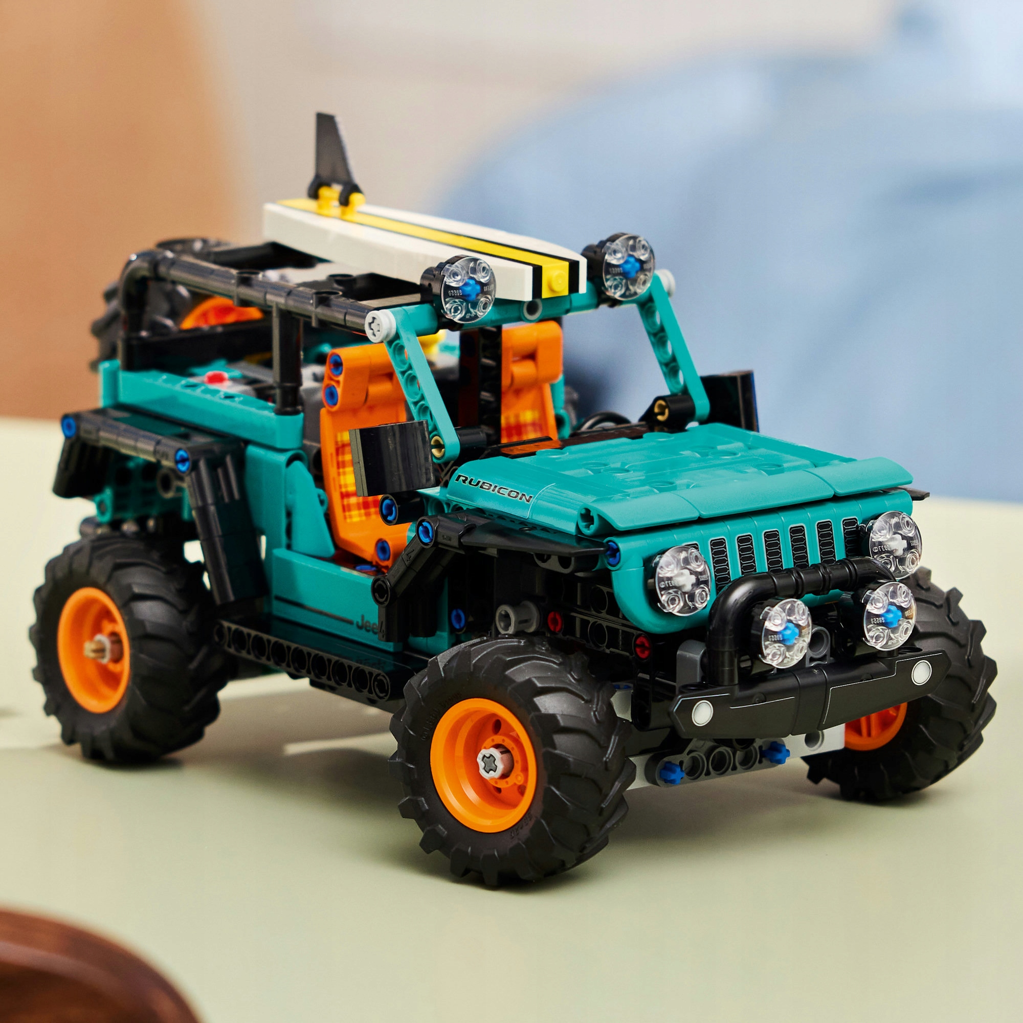 LEGO Technic 42227 visureigis Jeep Wrangler Rubicon, Vaikų gynimo diena
