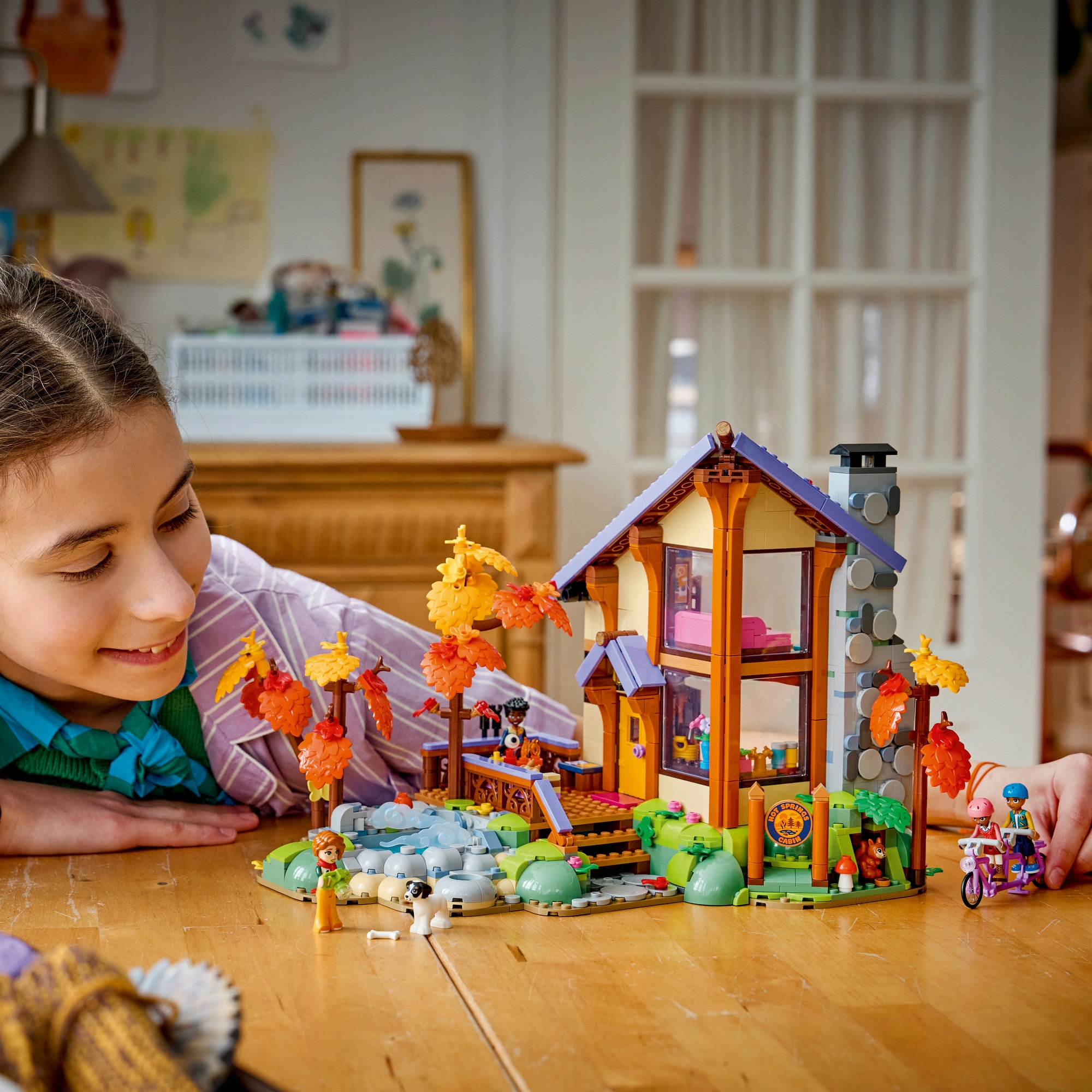 LEGO Friends 42705 rudeninė miško kabinutė