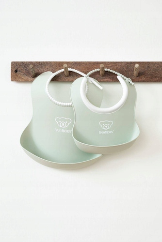BABYBJORN mažų/didelių Powder Green seilinukų rinkinys