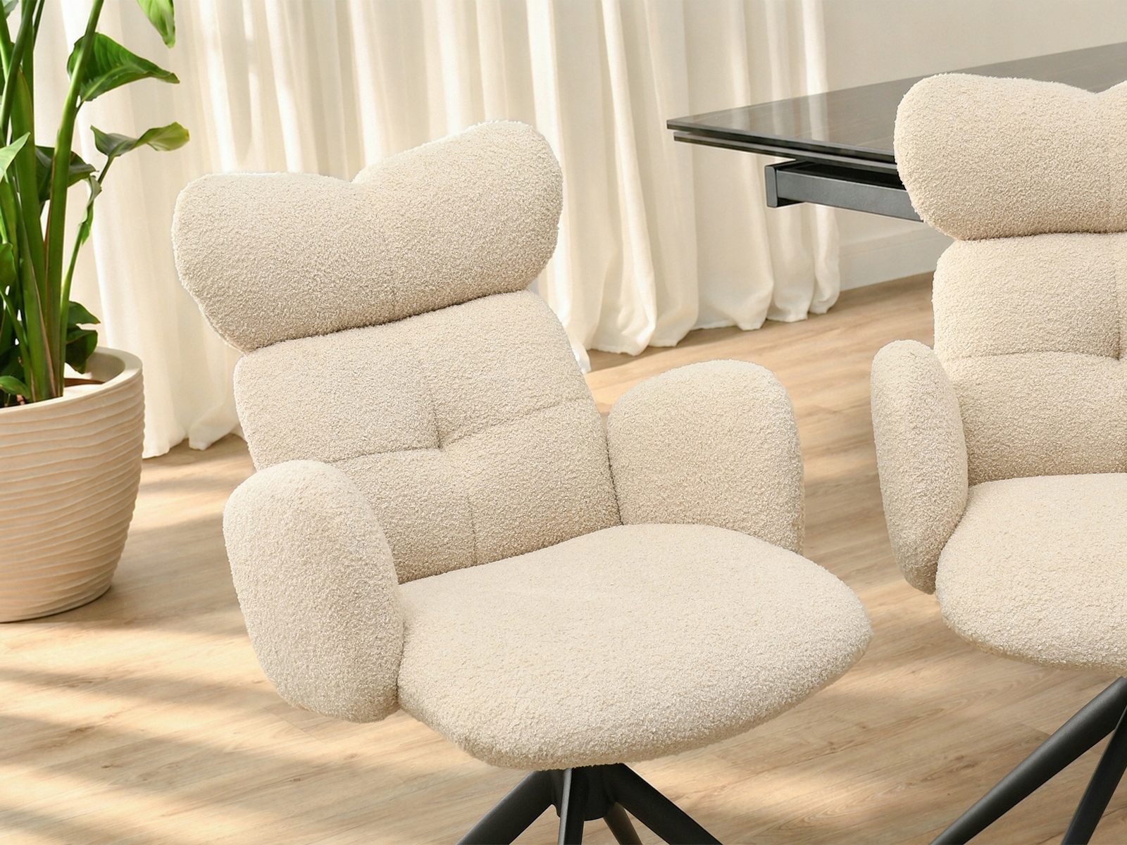 DESIGNER BOUCLE KĖDĖ SU porankiais ir galvos atrama MADELINE BEIGE