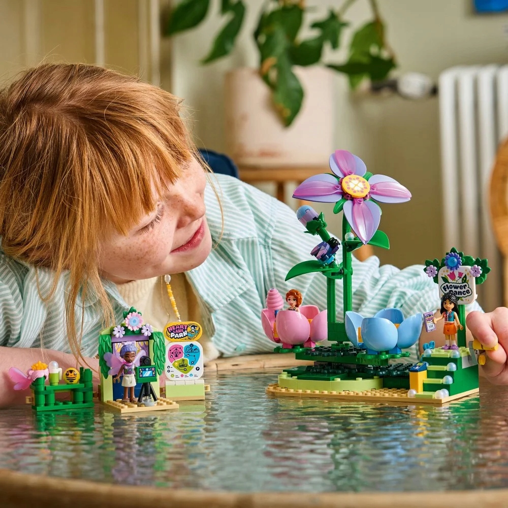 Lego Friends fėėrinė karuselė su gėlėmis 42702
