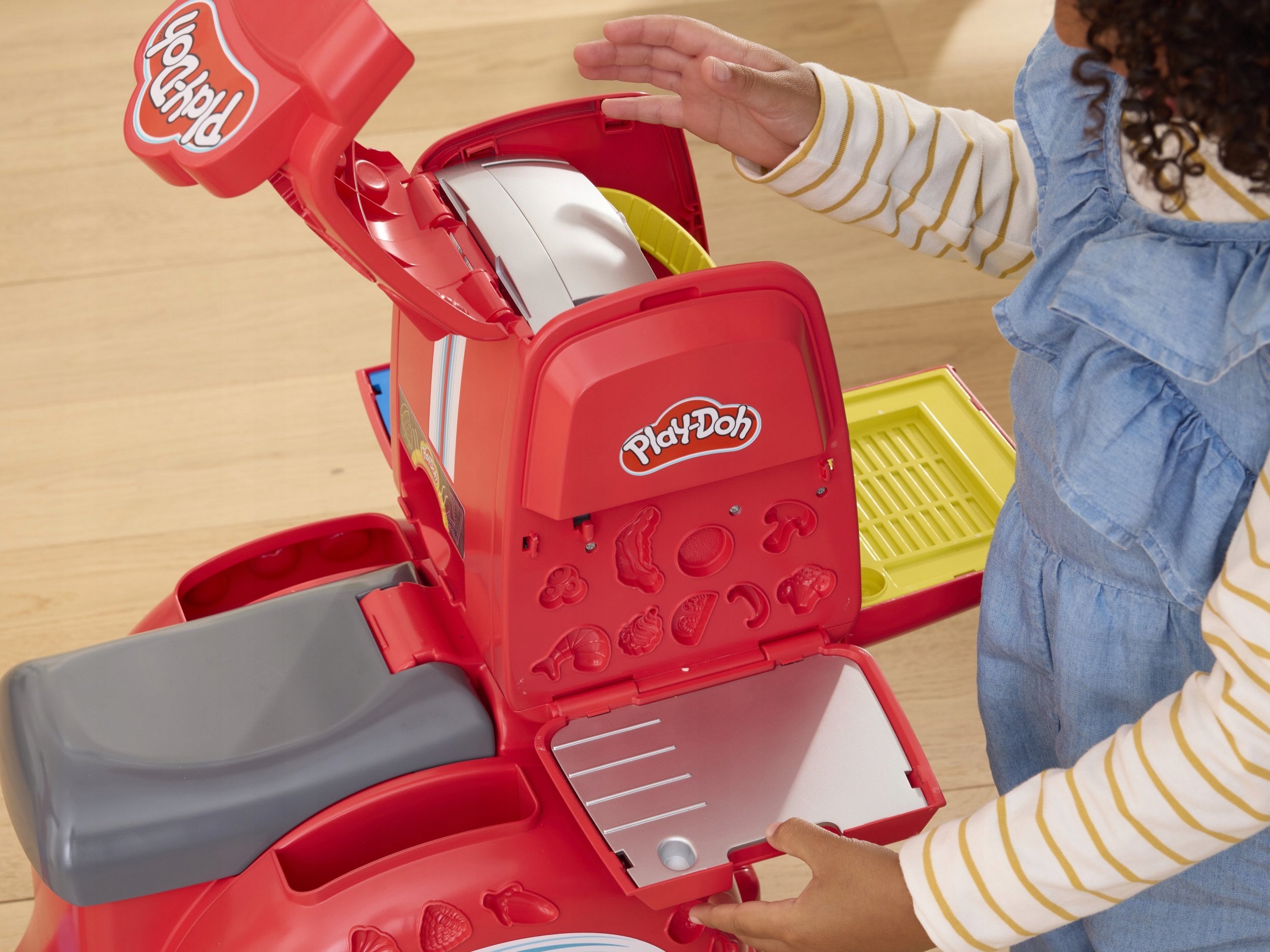 Play-Doh pizzerijos skuteris su 10 tubų ciastolina F8803
