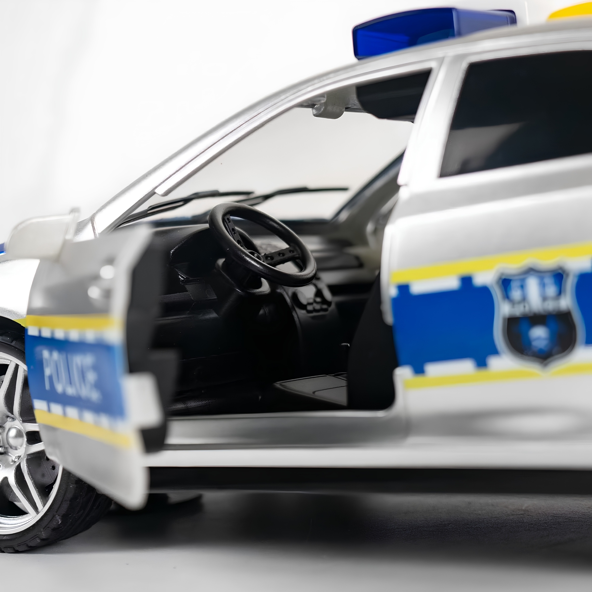Policijos automobilis Didelis automobilis Policijos guminiai ratai su garsu ir efektais
