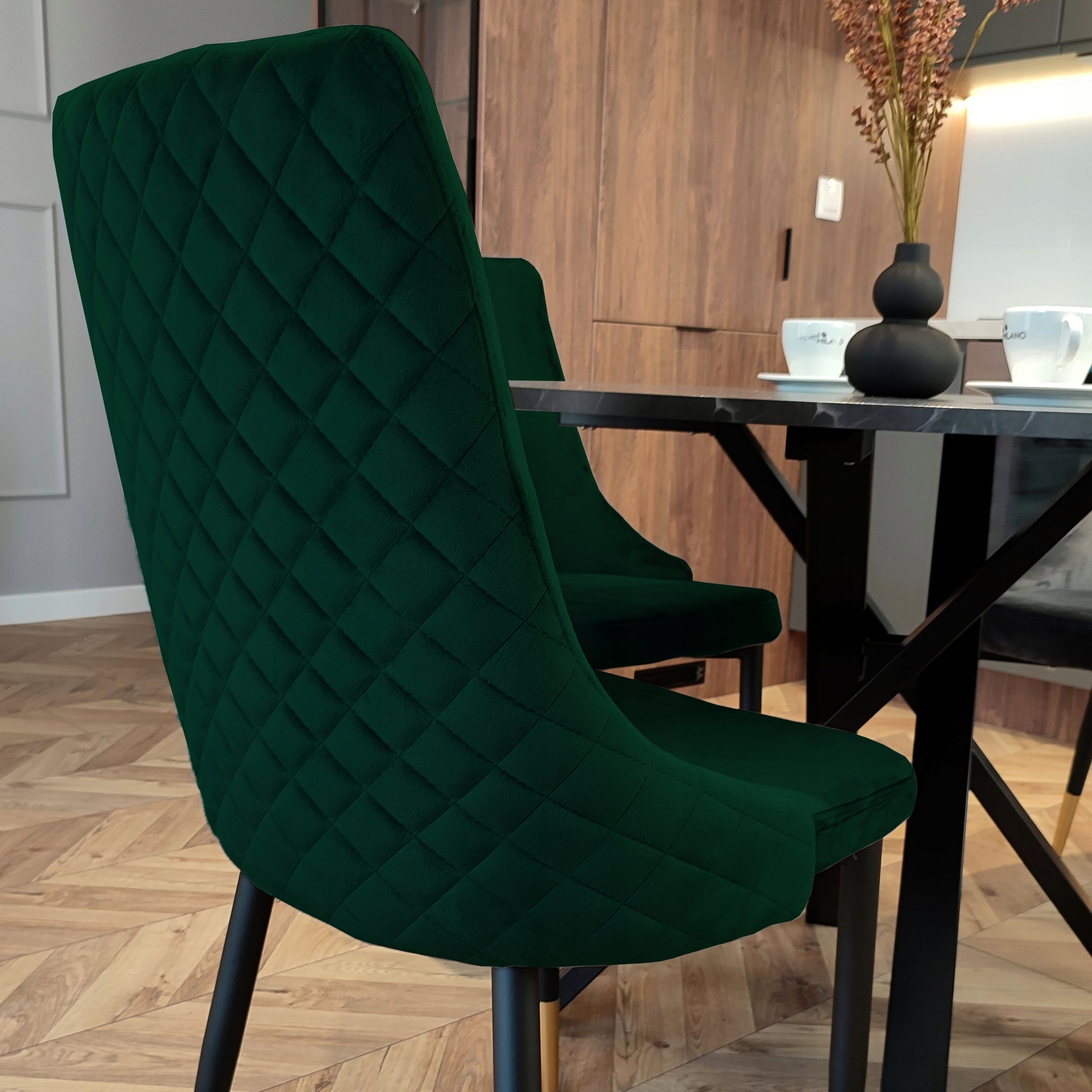 Moderni minkšta Velvet Velvet Loft kėdė su aukšta nugara