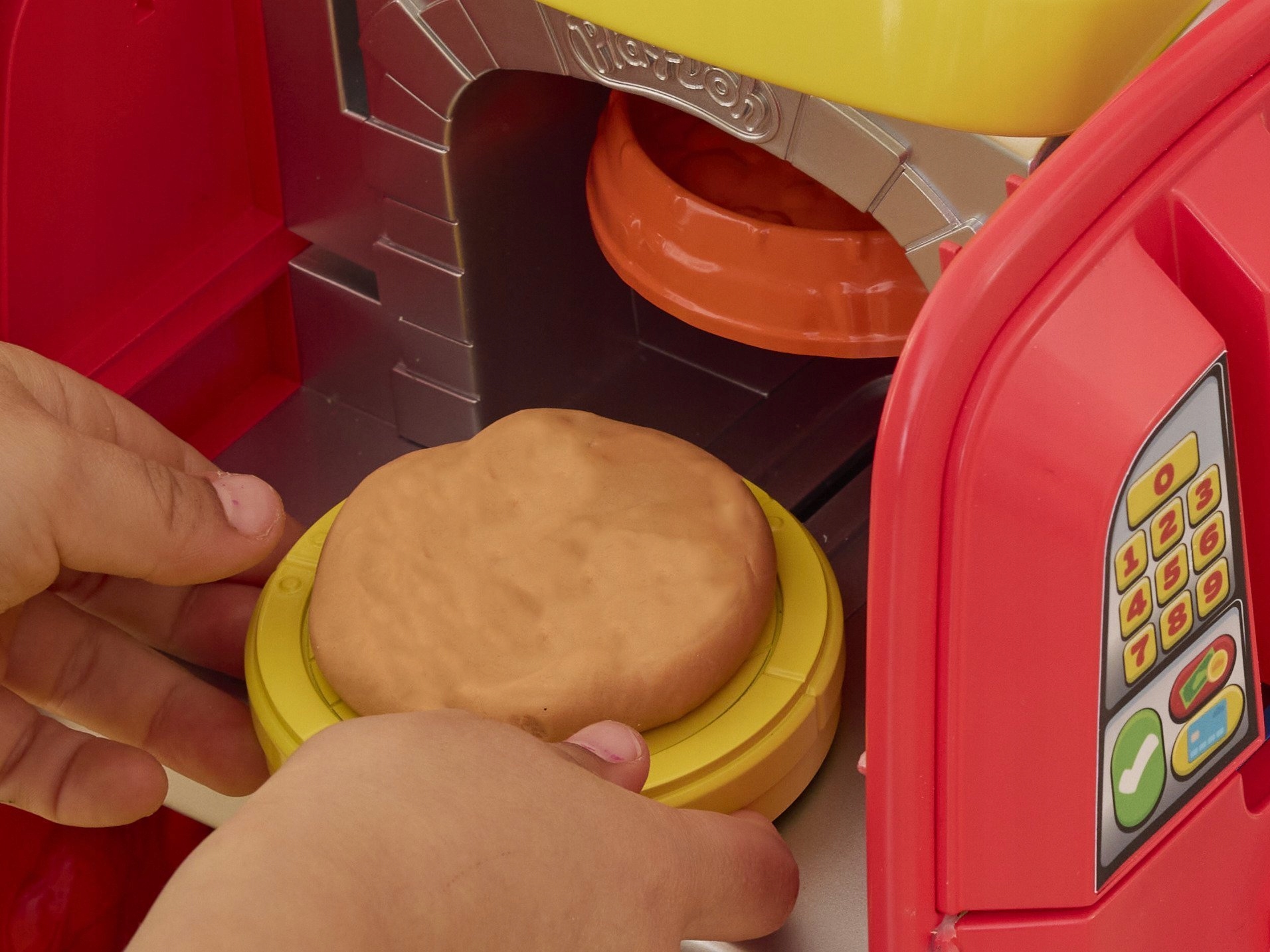 Play-Doh pizzerijos skuteris su 10 tubų ciastolina F8803