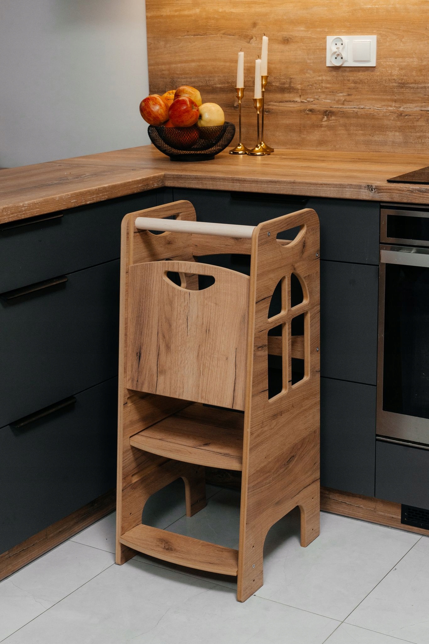 Pomocnik Kuchenny Montessori regulowany Kitchen Helper Tower Wood Style