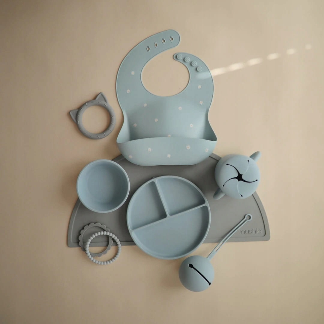 MUSHIE Silikoninis vaikiškas dubuo su Powder Blue siurbtuku